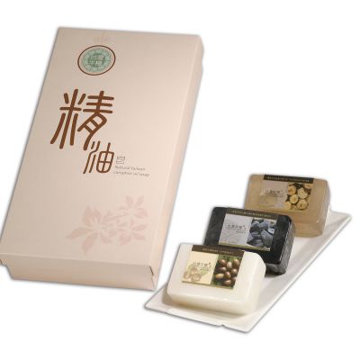 台 灣 牛 樟 精 油 皂